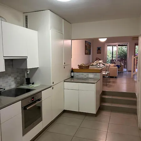 Beautiful Maisonette In פרוטאראס
