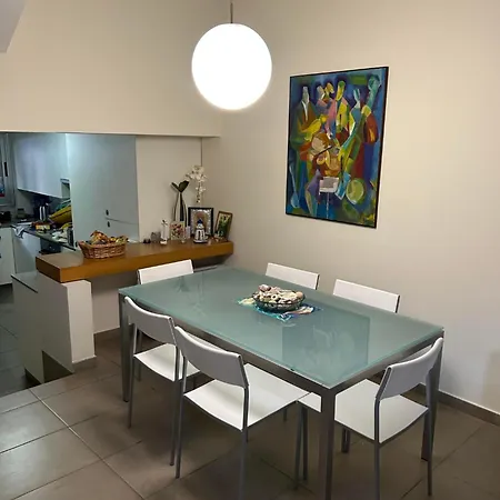 Nyaraló Beautiful Maisonette In