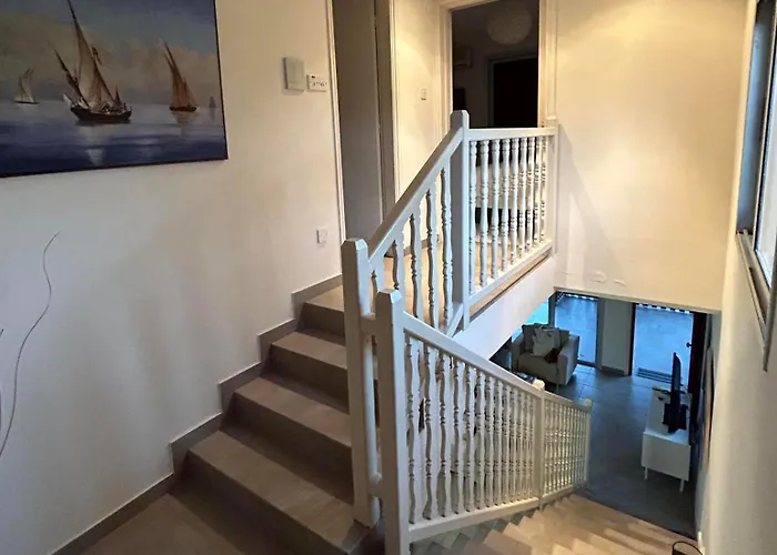 Сasa de vacaciones Beautiful Maisonette In *